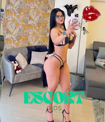 Sakarya Escort Eliti Lüks Arabada Başladı